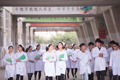 德阳的初三毕业生想读职高,成都市华西卫校招生