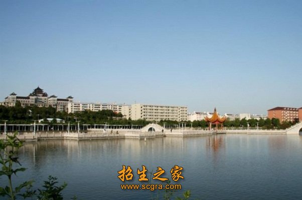 校园人工湖